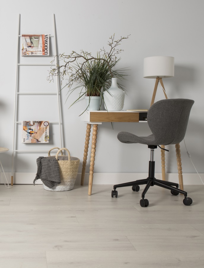 Лампа настольная Tripod Wood, белая с бежевыми ножками Zuiver 5200009 - Вид №3