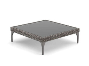 Стеклянный низкий квадратный садовый столик