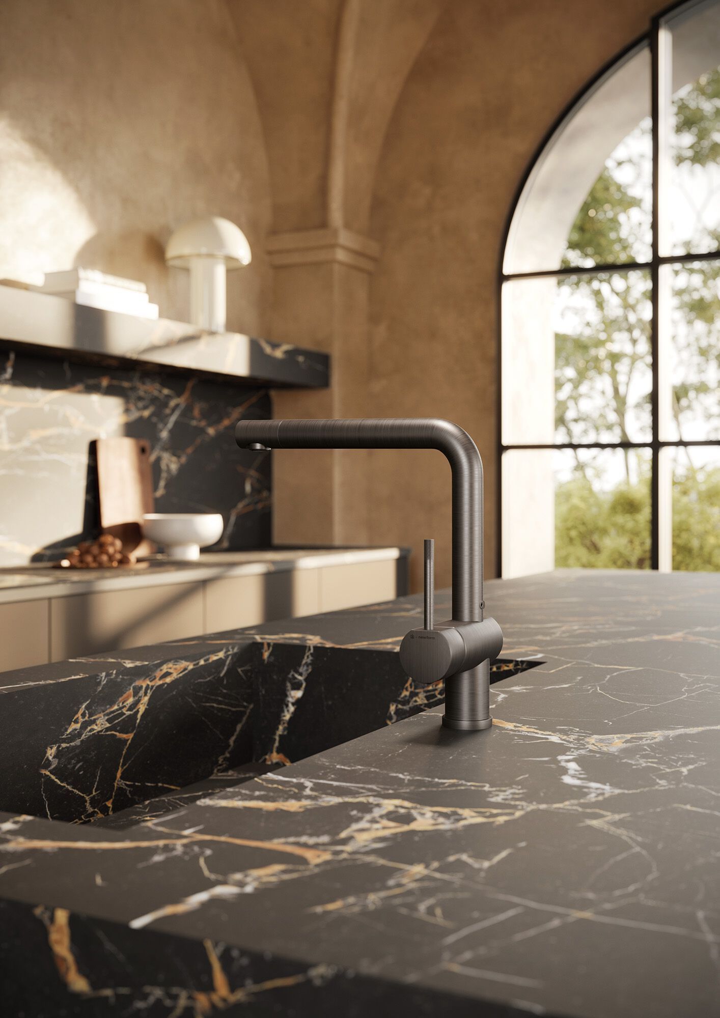 Смеситель для кухни с поворотным изливом и выдвижным ручным душем Newform MOONY ARCH-00138534 - Вид №1