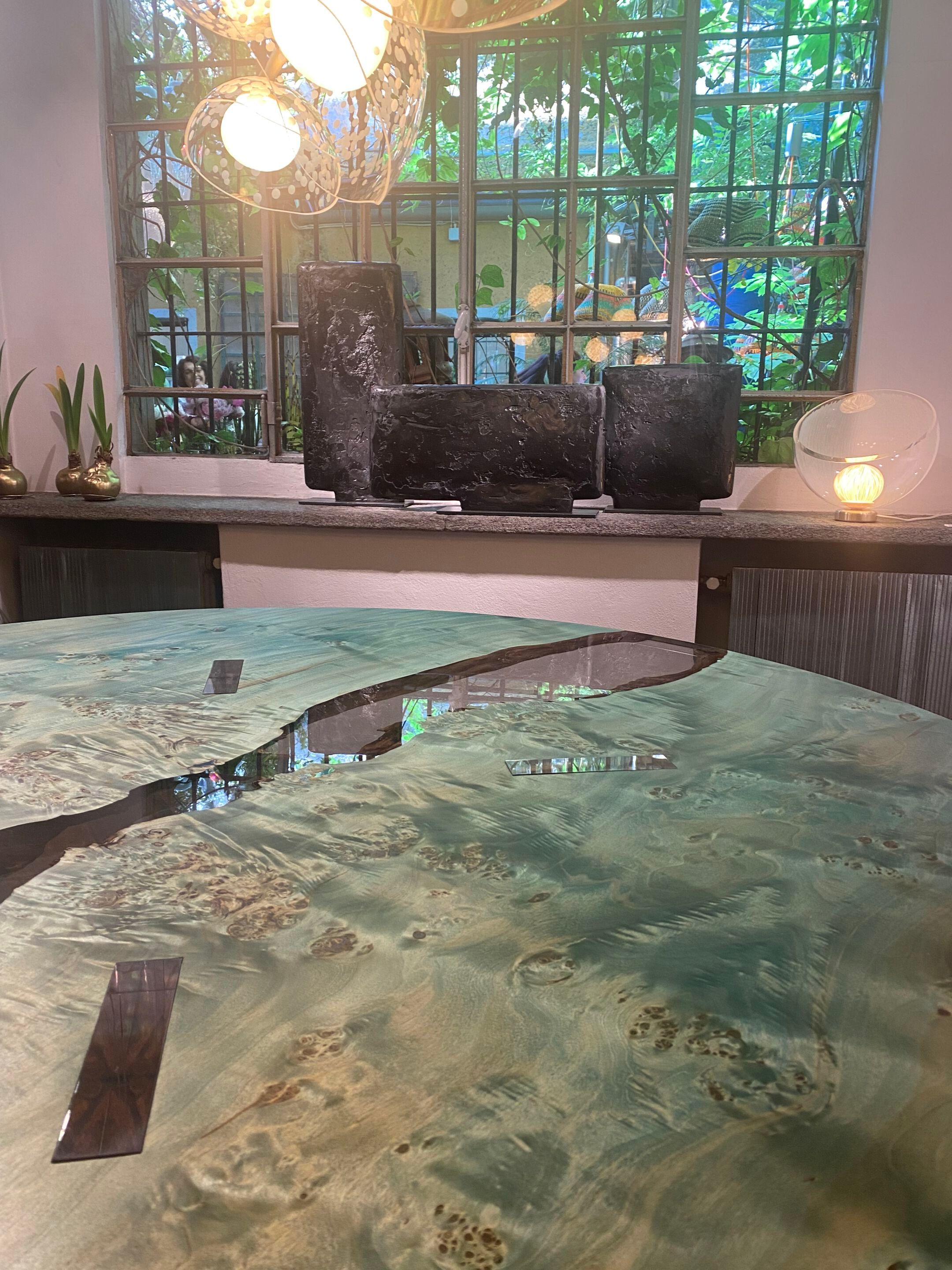 Круглый стол из тополя и смолы alcarol Geomorphic 2023 ARCH-00023178 - Вид №5