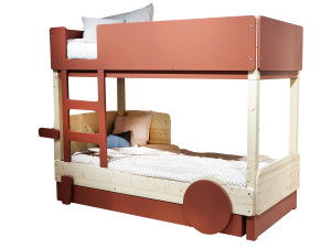 Деревянная двухъярусная кровать с выдвижной кроватью
