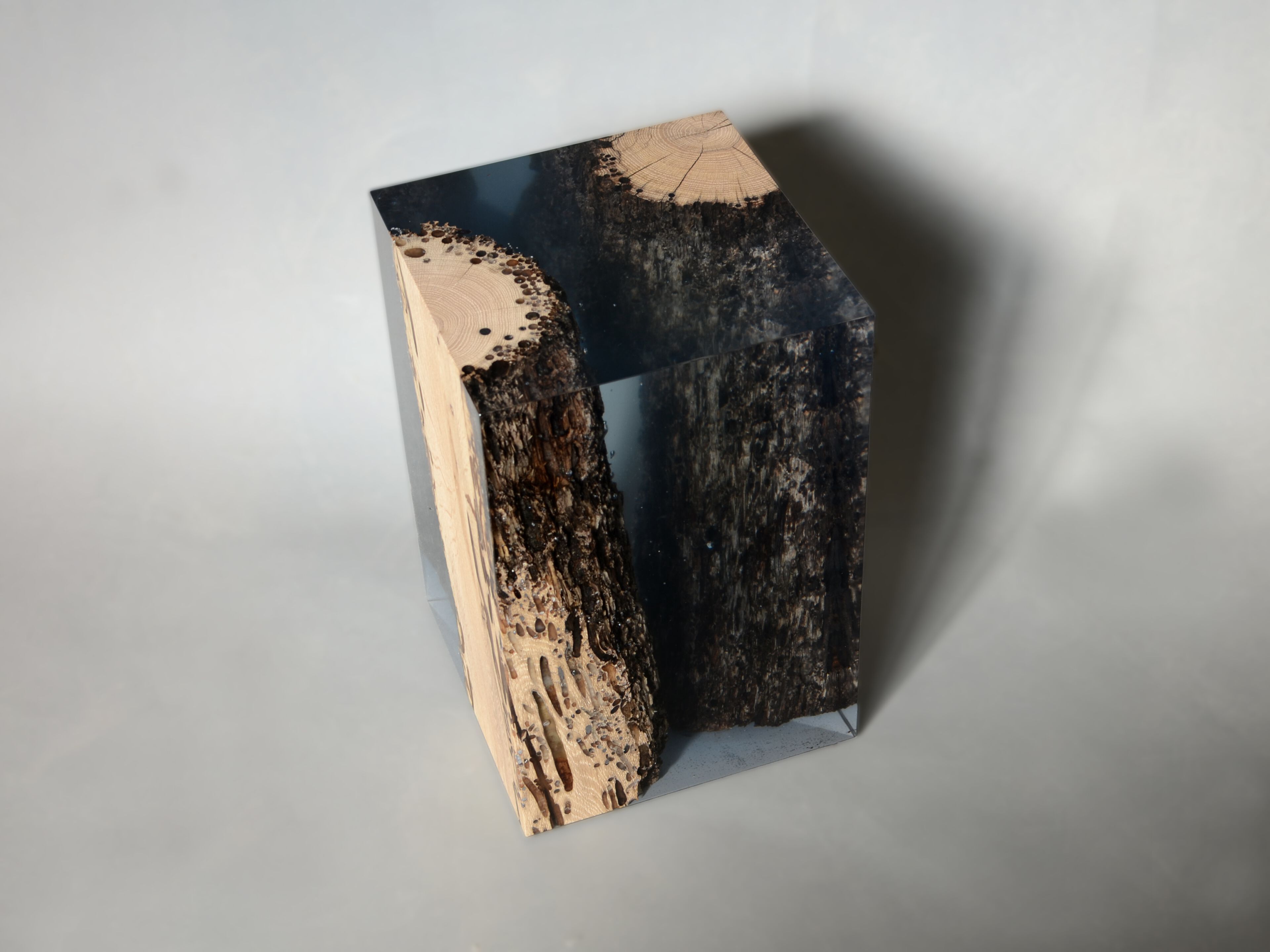 Табурет / журнальный столик из дуба и смолы alcarol Bricola ARCH-00008282 - Вид №2