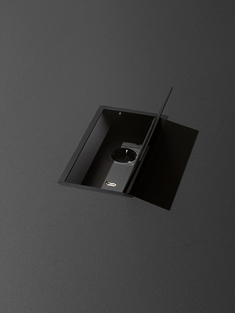 Salinero 1004 Стол с 4 стальными ножками и столешницей из сплошного ламината HPL 260x100. Утопленные ножки. Et al. Salinero - Вид №1