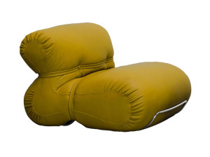 Кожаное кресло для контракта