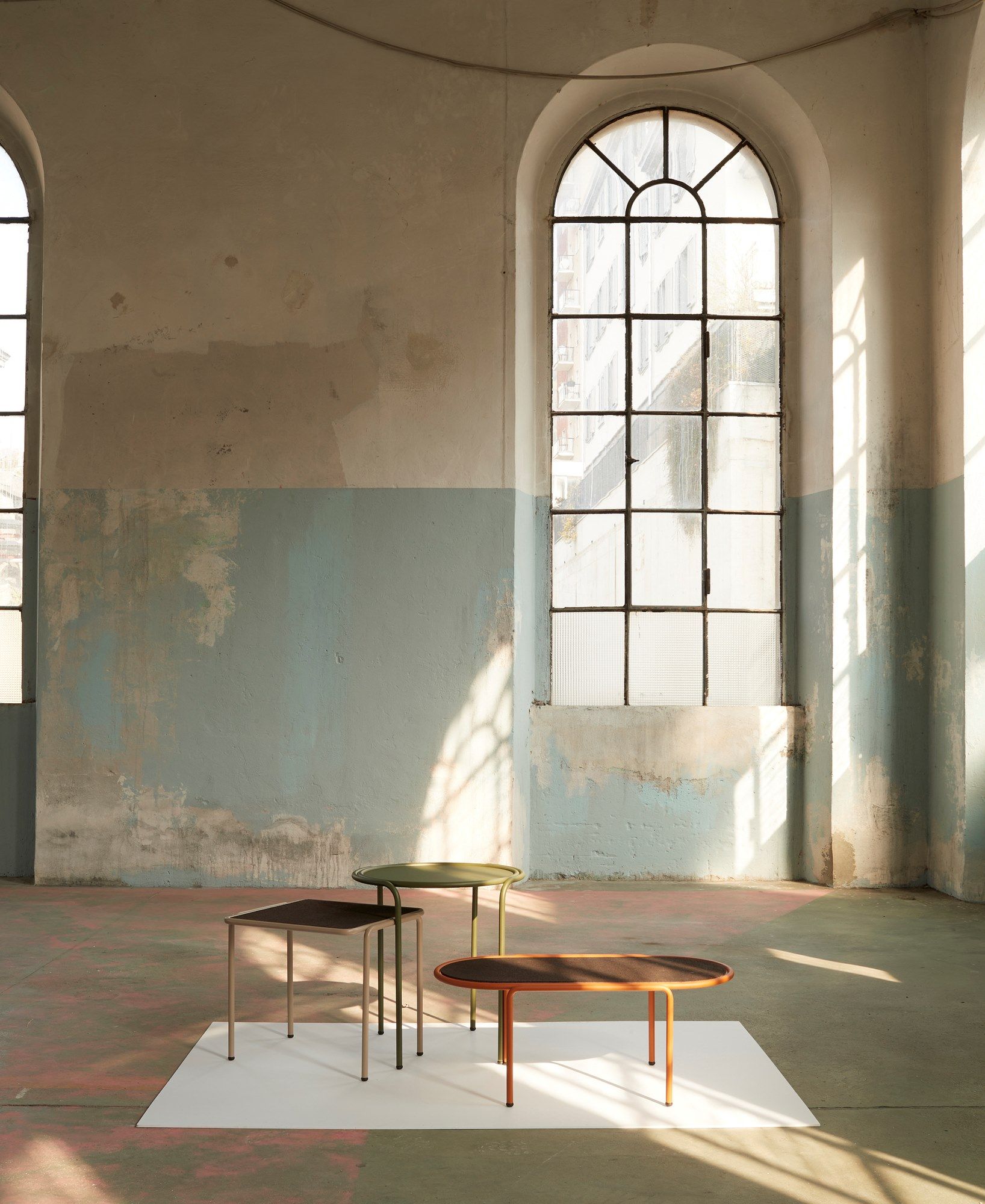 Овальный журнальный столик из окрашенного металла и пробки S-CAB Dress_Code ARCH-00085304 - Вид №2