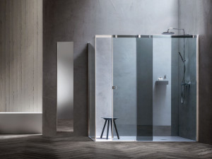 Угловая душевая кабина с раздвижной дверью