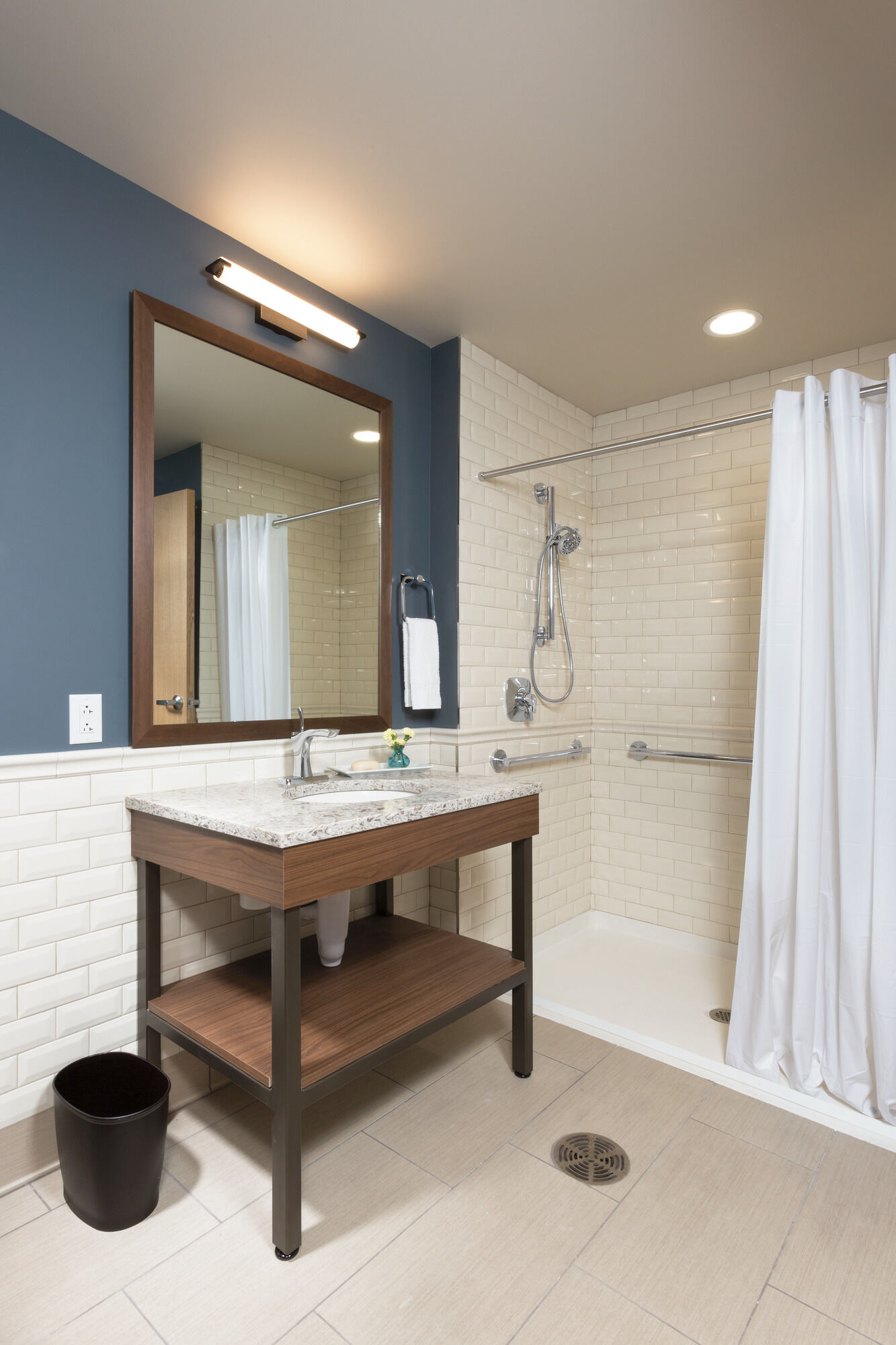 24-дюймовый современный декоративный поручень ADA Delta Faucet 41824-BL - Вид №4