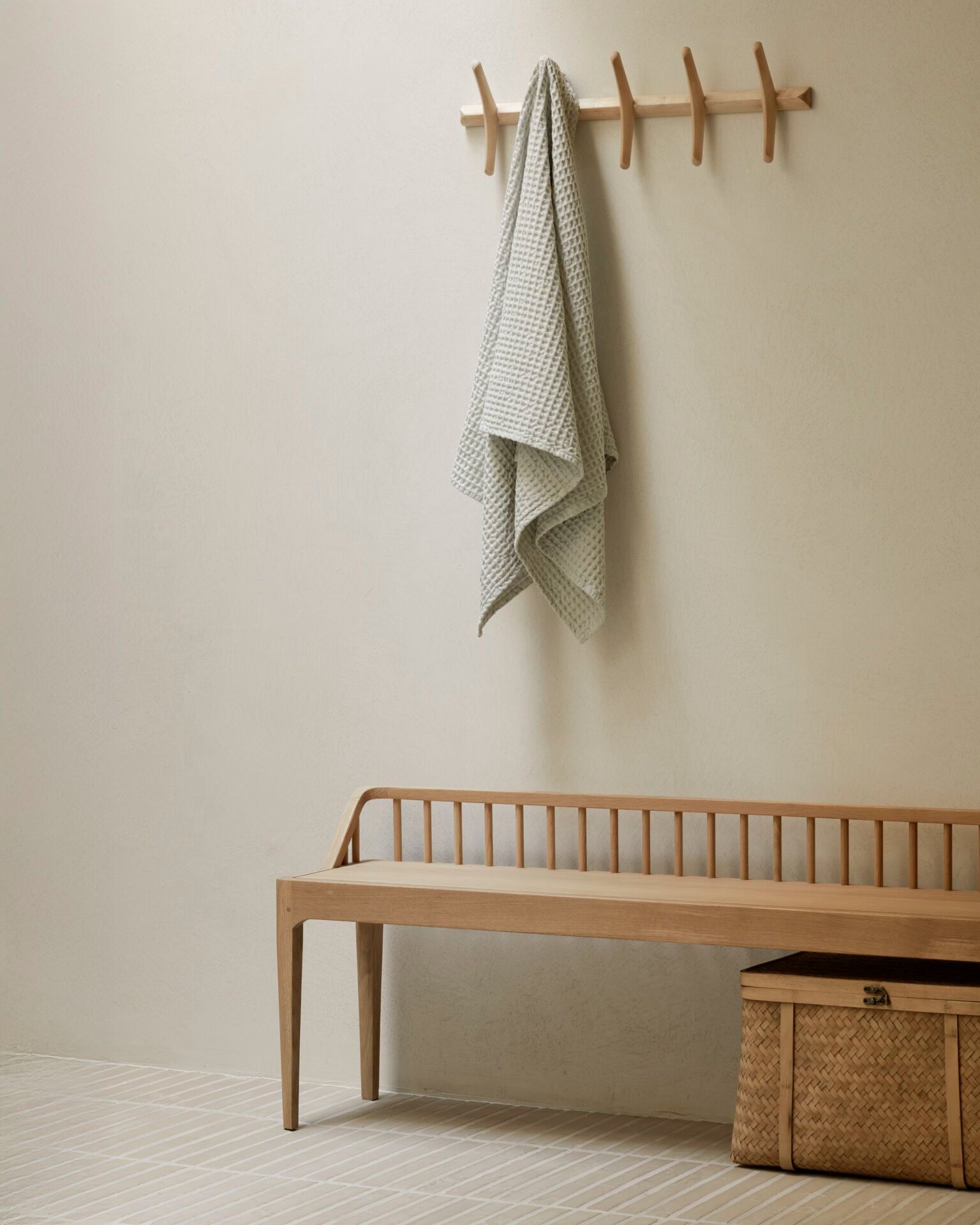 Дубовая настенная вешалка Ethnicraft PI ARCH-00062626 - Вид №5