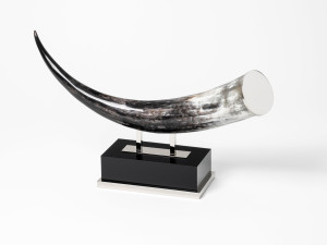 Скульптура из рога и латуни