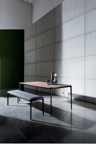 Деревянный выдвижной стол