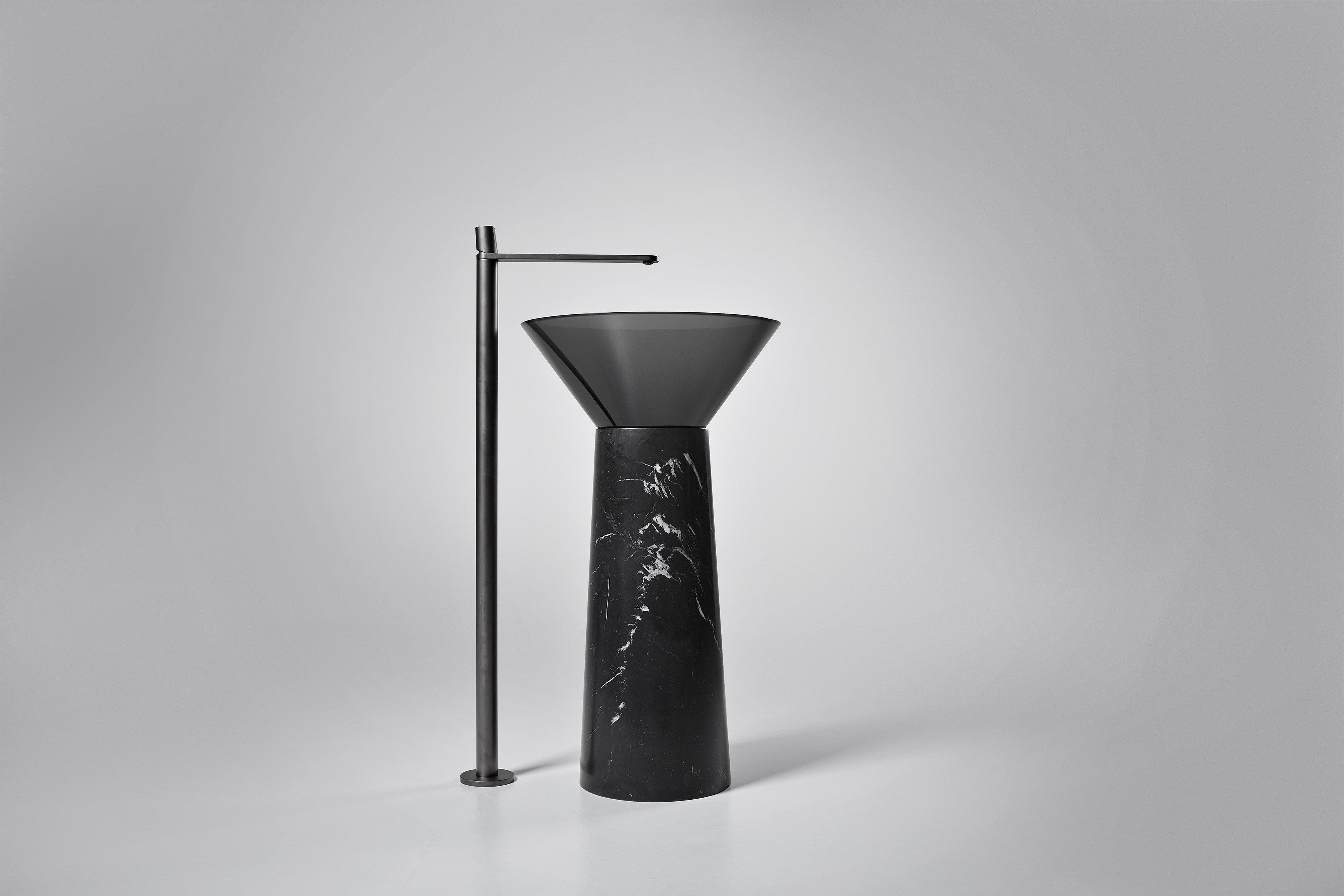 Круглый отдельно стоящий умывальник из черного мрамора Marquina Antoniolupi ALBUME11 + ALBUME21 ARCH-00148772 - Вид №1