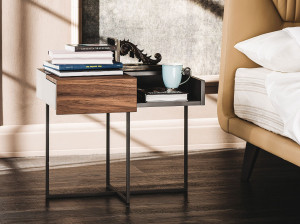 Деревянная прямоугольная тумбочка