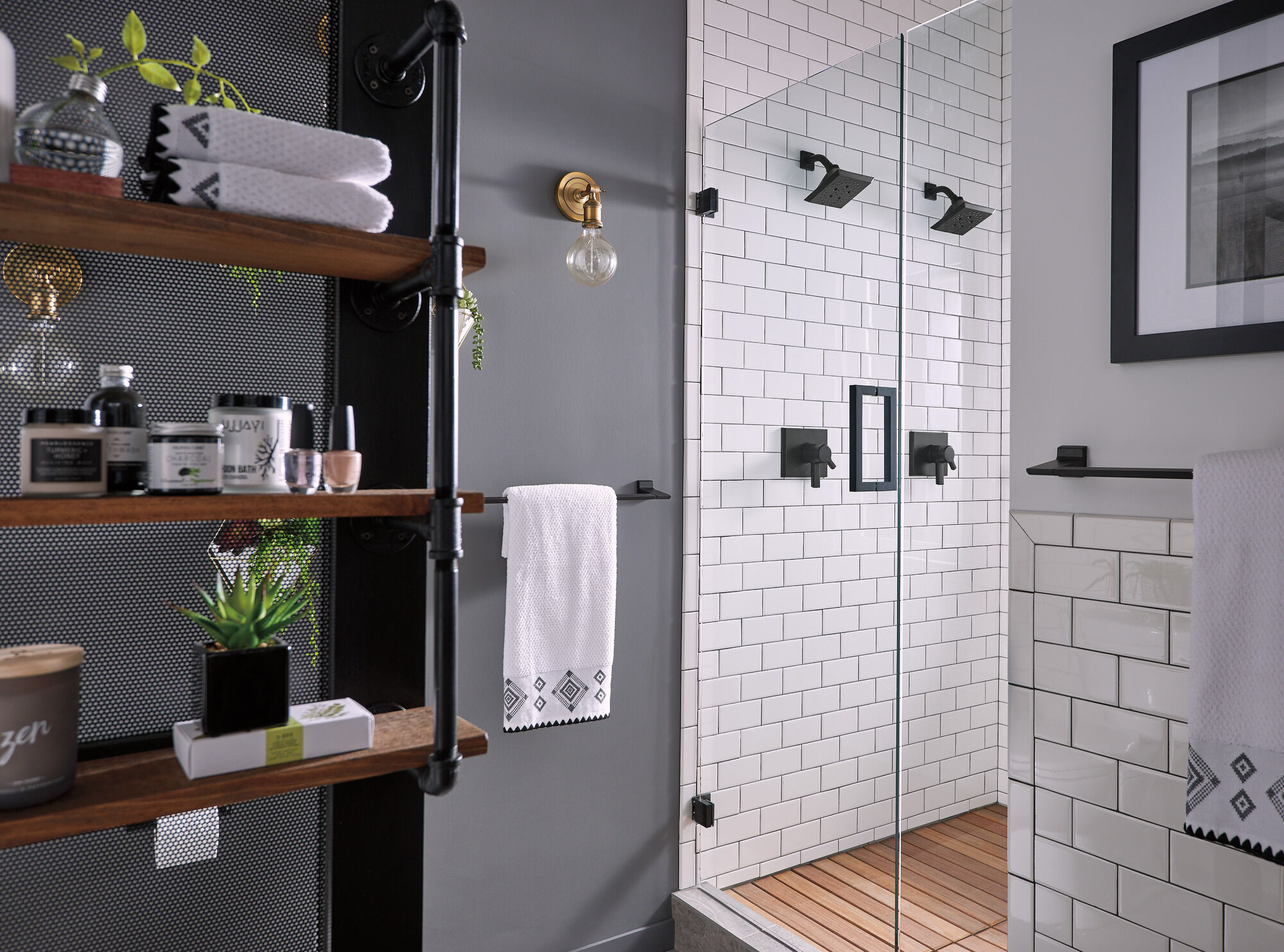 T17299-BL Накладка для душа Monitor® 17 серии H2Okinetic® Delta Faucet Pivotal Матовый черный  - Вид №3