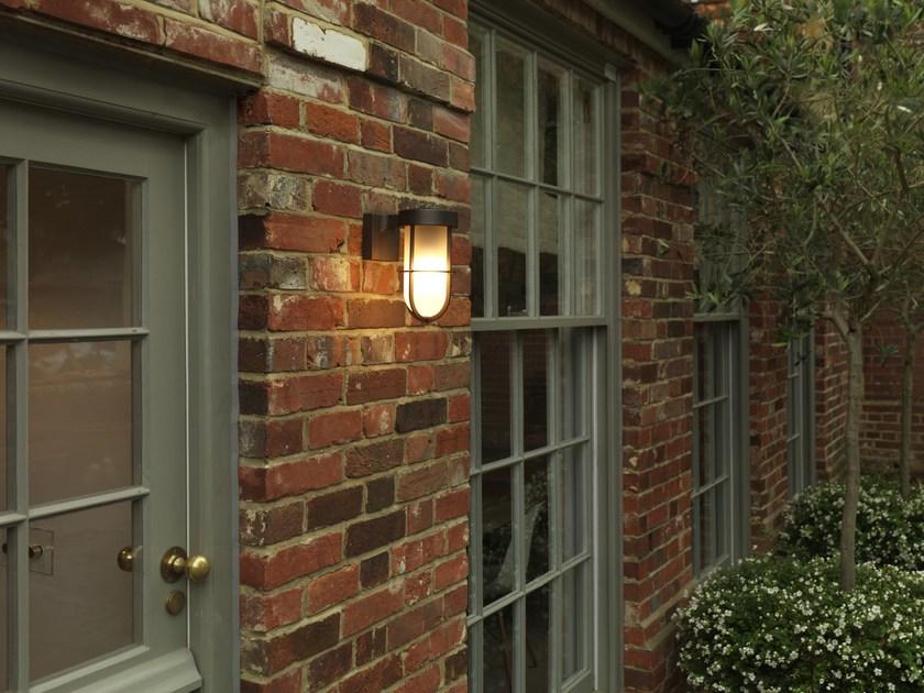 Astro Lighting Бра для улицы с прямым светом из сатинированного стекла Cabin 7849 - Вид №2