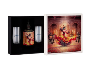 Коробка с бутылкой джина и стаканами