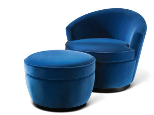 Тканевое кресло с подлокотниками