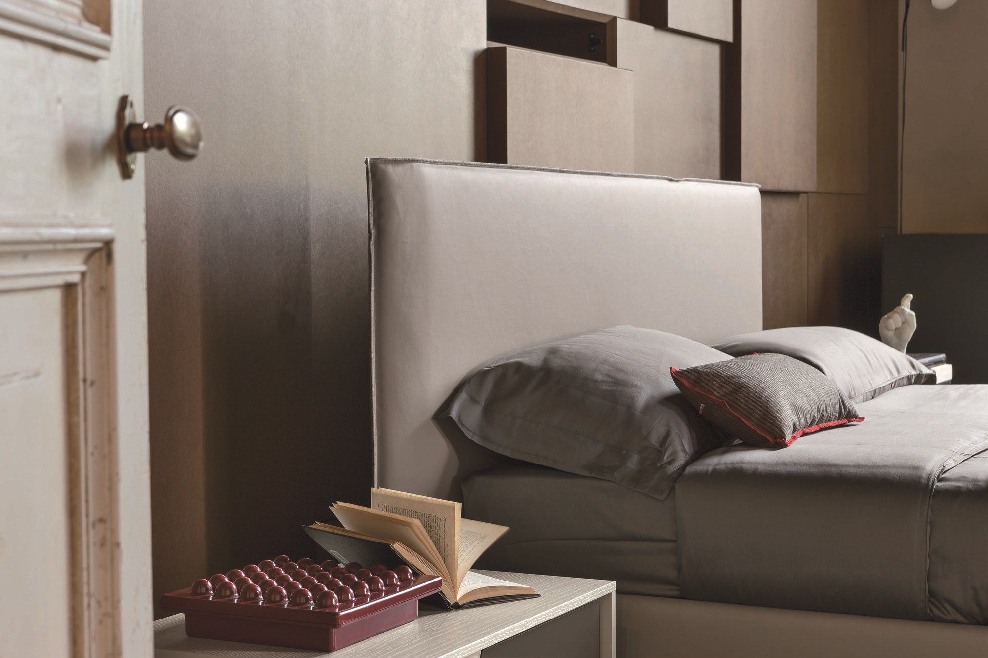 Кожаная мягкая двуспальная кровать TOMASELLA ZENO ARCH-00143432 - Вид №2