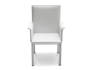 Кожаный стул с подлокотниками