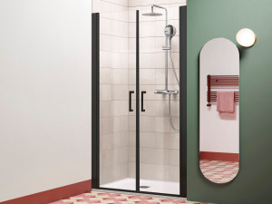 Алюминиевая и стеклянная нишевая душевая кабина с распашной дверью