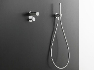 Однорычажный смеситель для душа с ручным душем