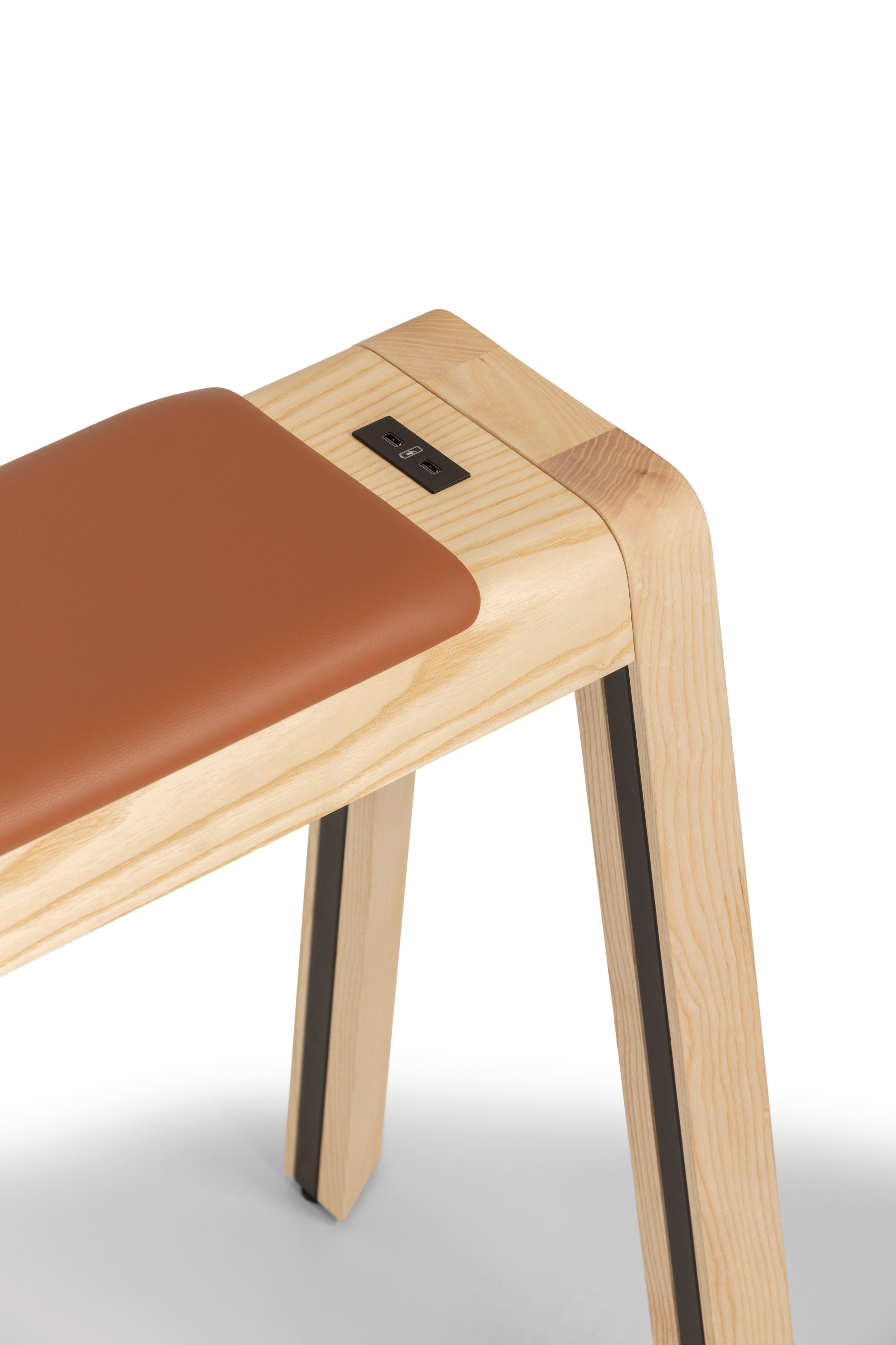 Многоуровневая скамья с USB-разъемом True Design E-QUO ARCH-00047025