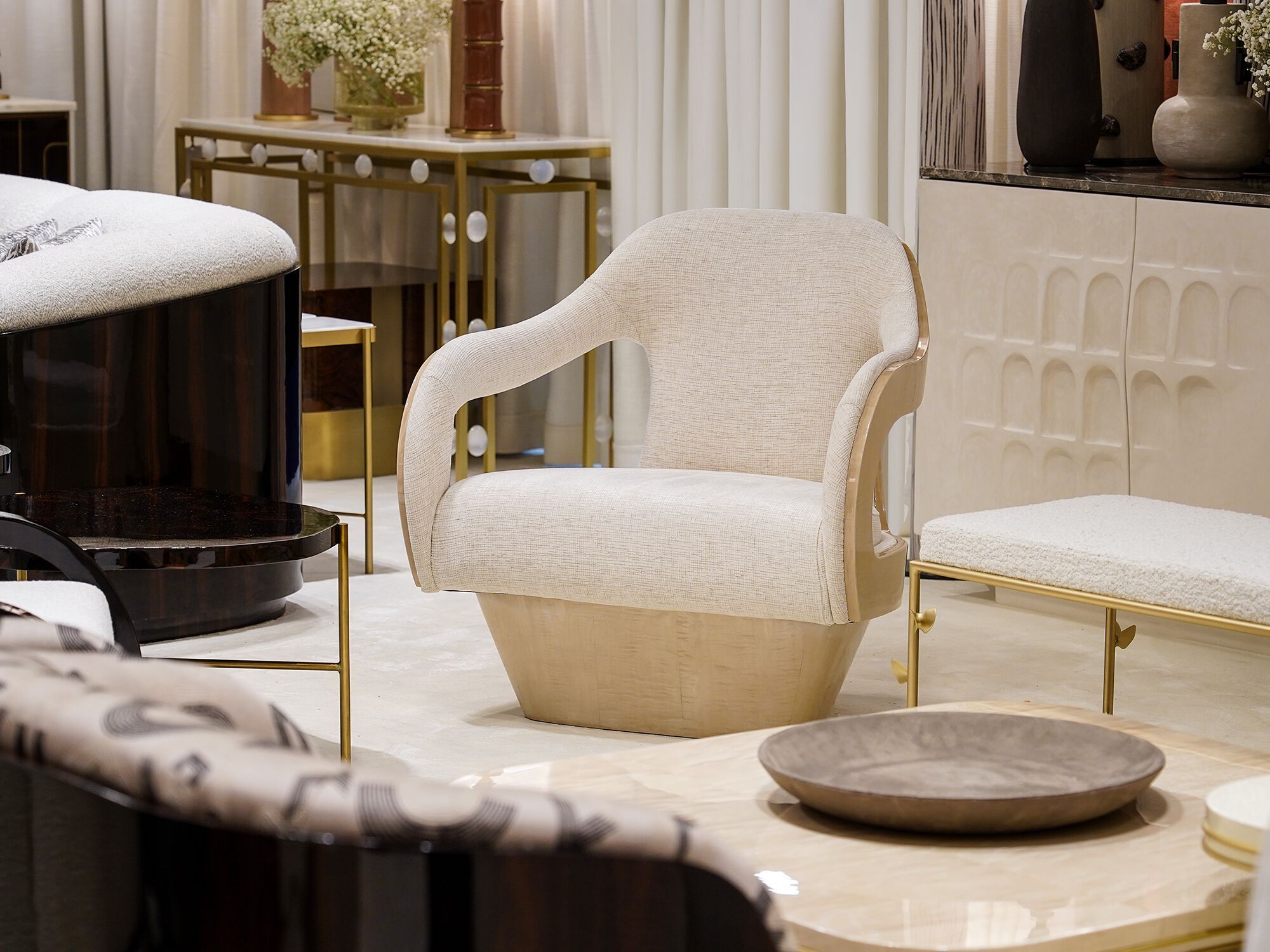 Тканевое кресло с подлокотниками JOSÉ LEITE DE CASTRO FARAH ARCH-00069690 - Вид №3