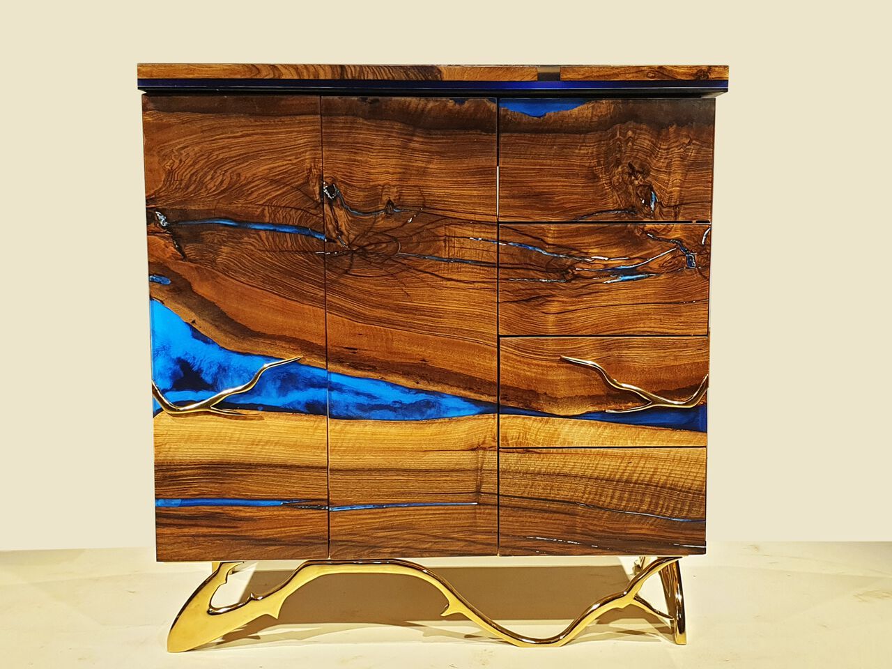 Сервант из орехового дерева и смолы Legnor LEG2408773 ARCH-00102721 - Вид №1