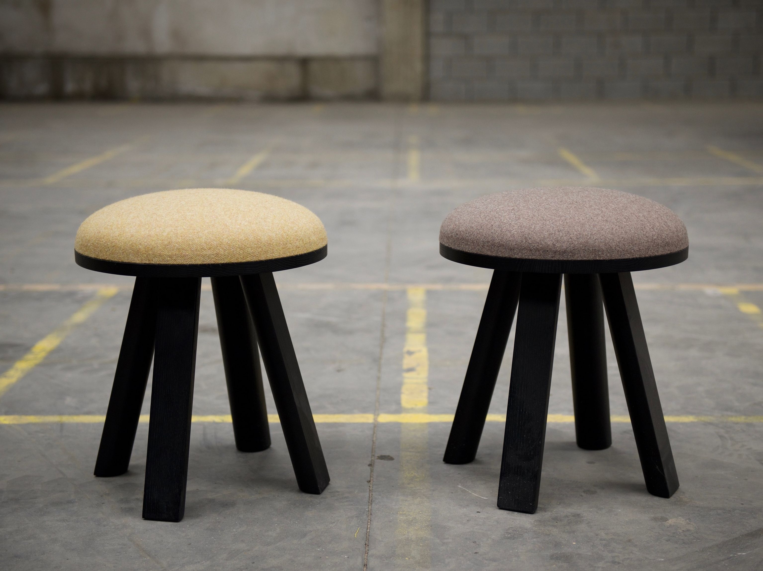 Деревянный низкий мягкий стул BuzziSpace BuzziMilk ARCH-00065698