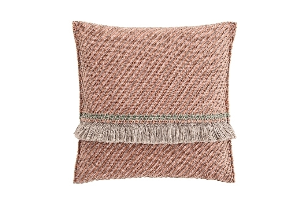 070660 Подушка GL Diagonal almond-peach 70x70 GAN Garden Layers - Вид №1