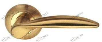 Pasini Ручка из латуни на розетке  3491 
