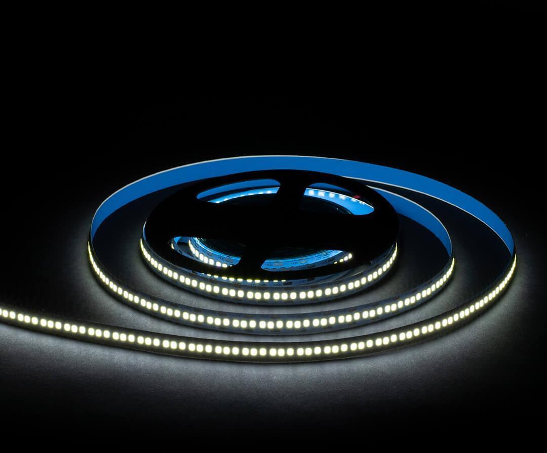 LSE-267 Светодиодная лента 19,2W/m 240LED/m 2835SMD холодный белый 5M OGM