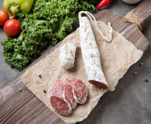 9555 Колбаса Фуэт с зеленым перцем сыровяленая полусухая с благородной белой плесенью Вкусляндия