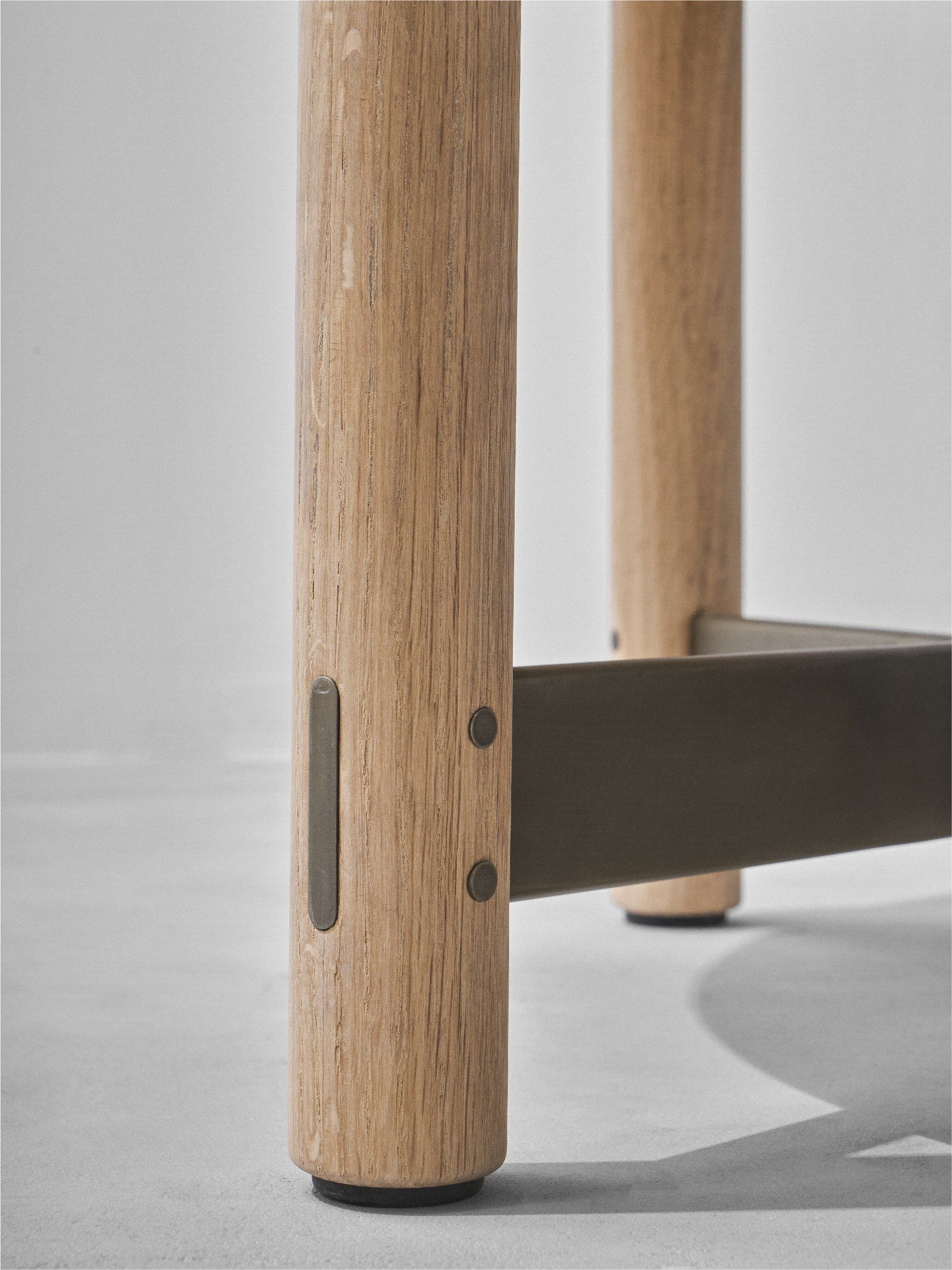 Круглый низкий журнальный столик из дуба District Eight Stilt ARCH-00024843 - Вид №5