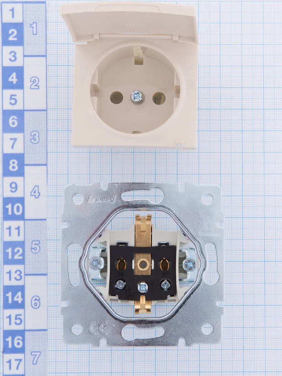 KARINA Розетка сз с крышкой кремовый LEZARD 707-0388-123В - Вид №1