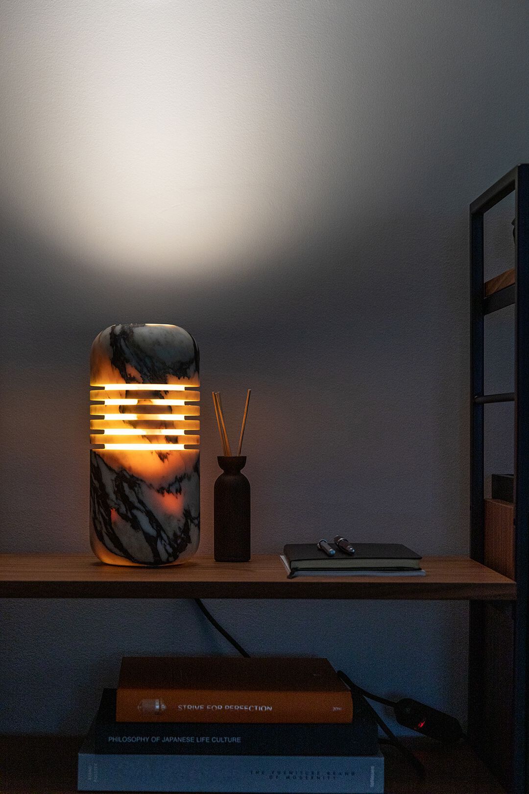 Фиолетовая Мраморная настольная лампа Calacatta Maami Home Lumi ARCH-00036830 - Вид №2