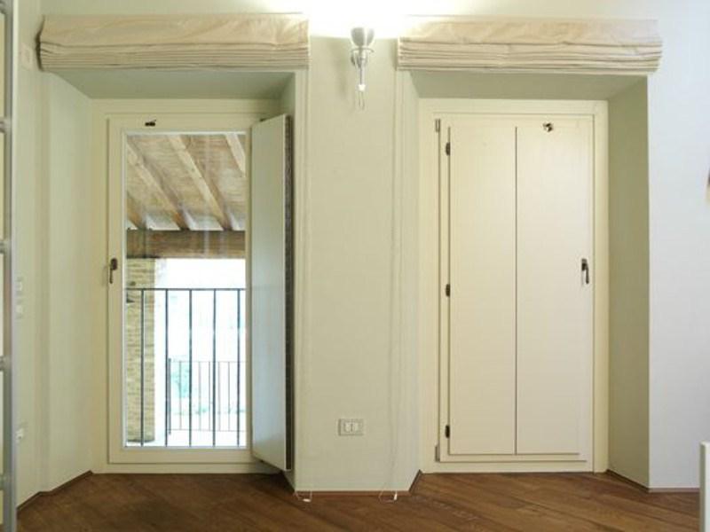 CARMINATI SERRAMENTI Распашная деревянная дверь с тройным остеклением Klima 92 sun-id-1514769 - Вид №1