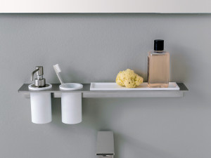 Полка для ванной комнаты с держателем для зубных щеток и дозатором мыла