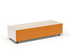 Низкий журнальный столик из фанеры